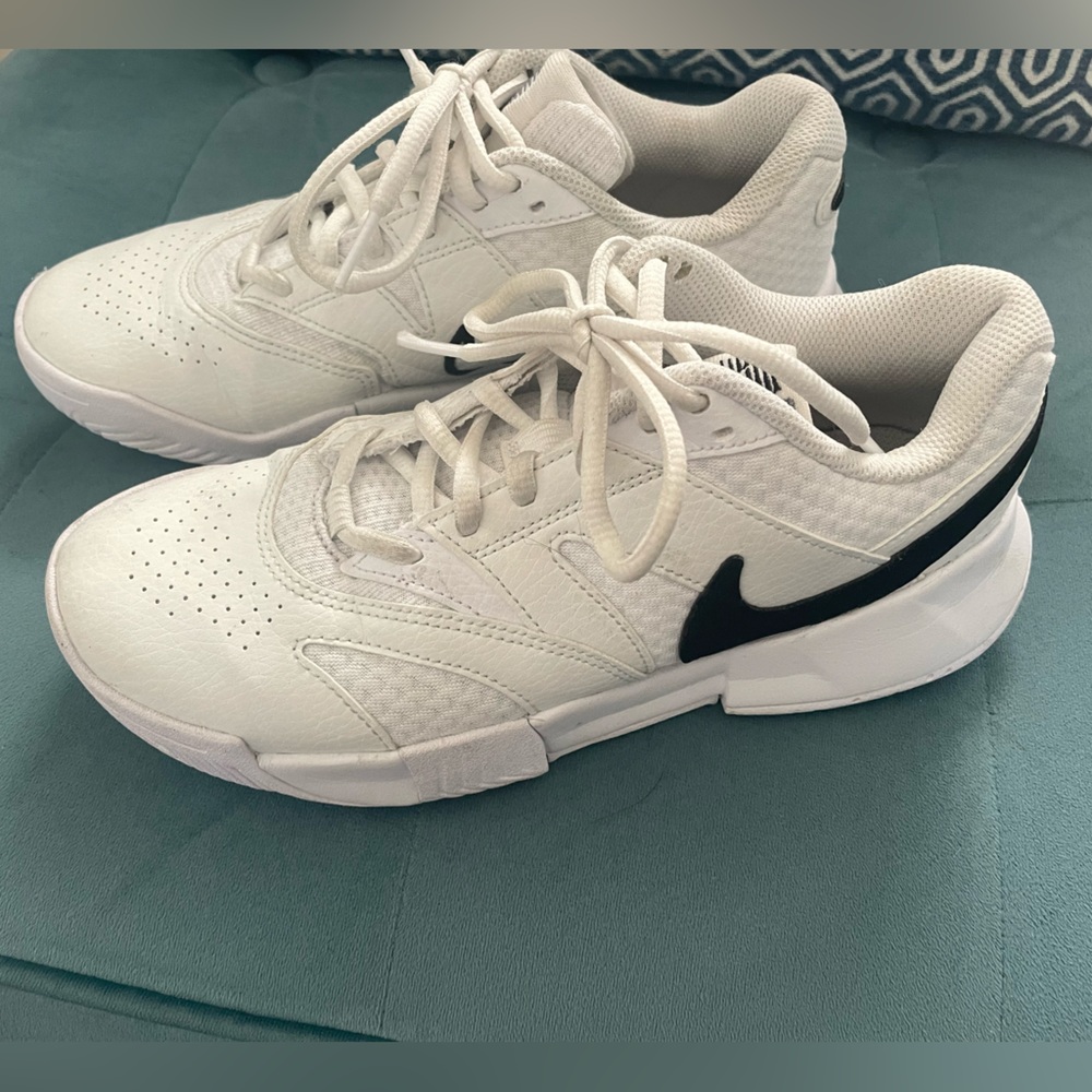 White NIKE tennis court shoes with Black logo. Worn just a few times.